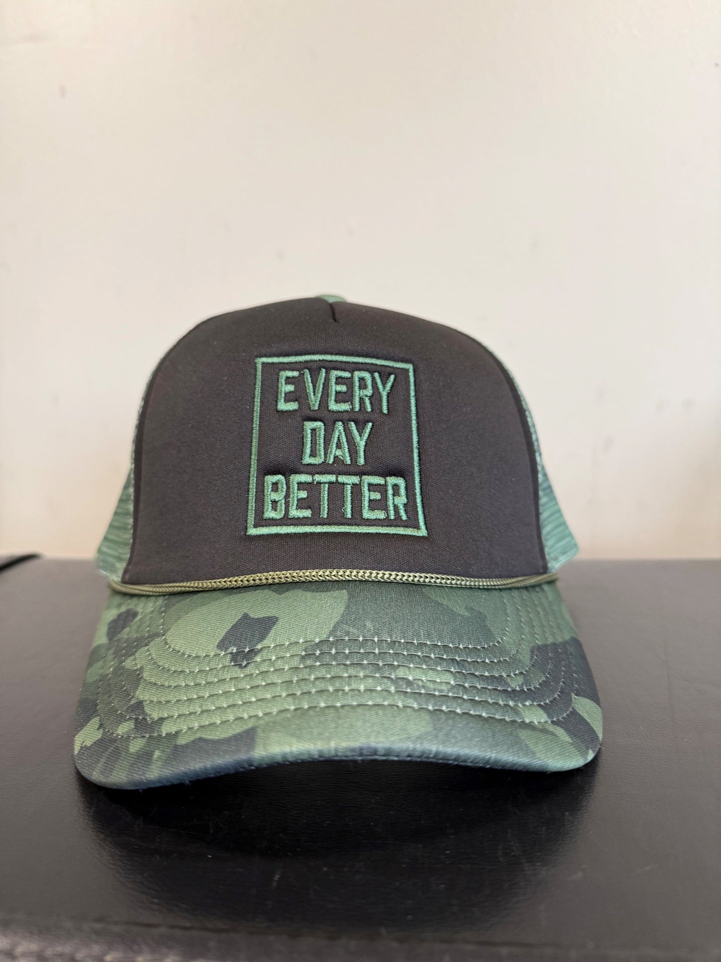 UH - BLACK/ARMY GREEN CAMO TRUCKER HAT
