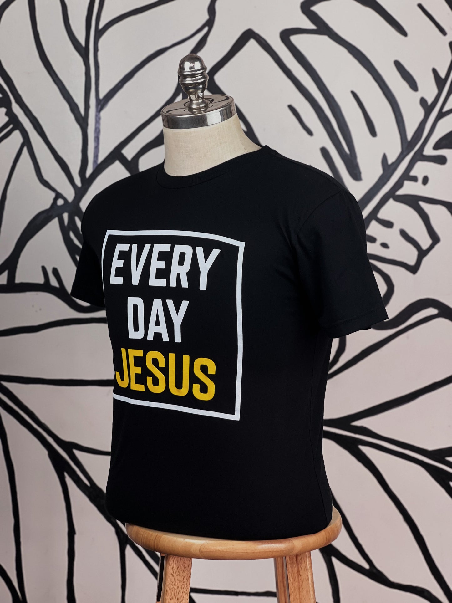 EVERY DAY JESUS TEE