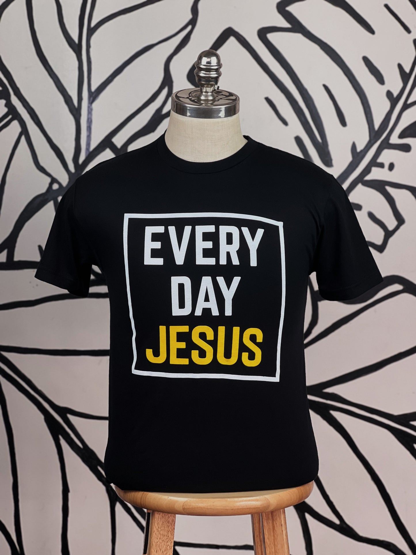EVERY DAY JESUS TEE