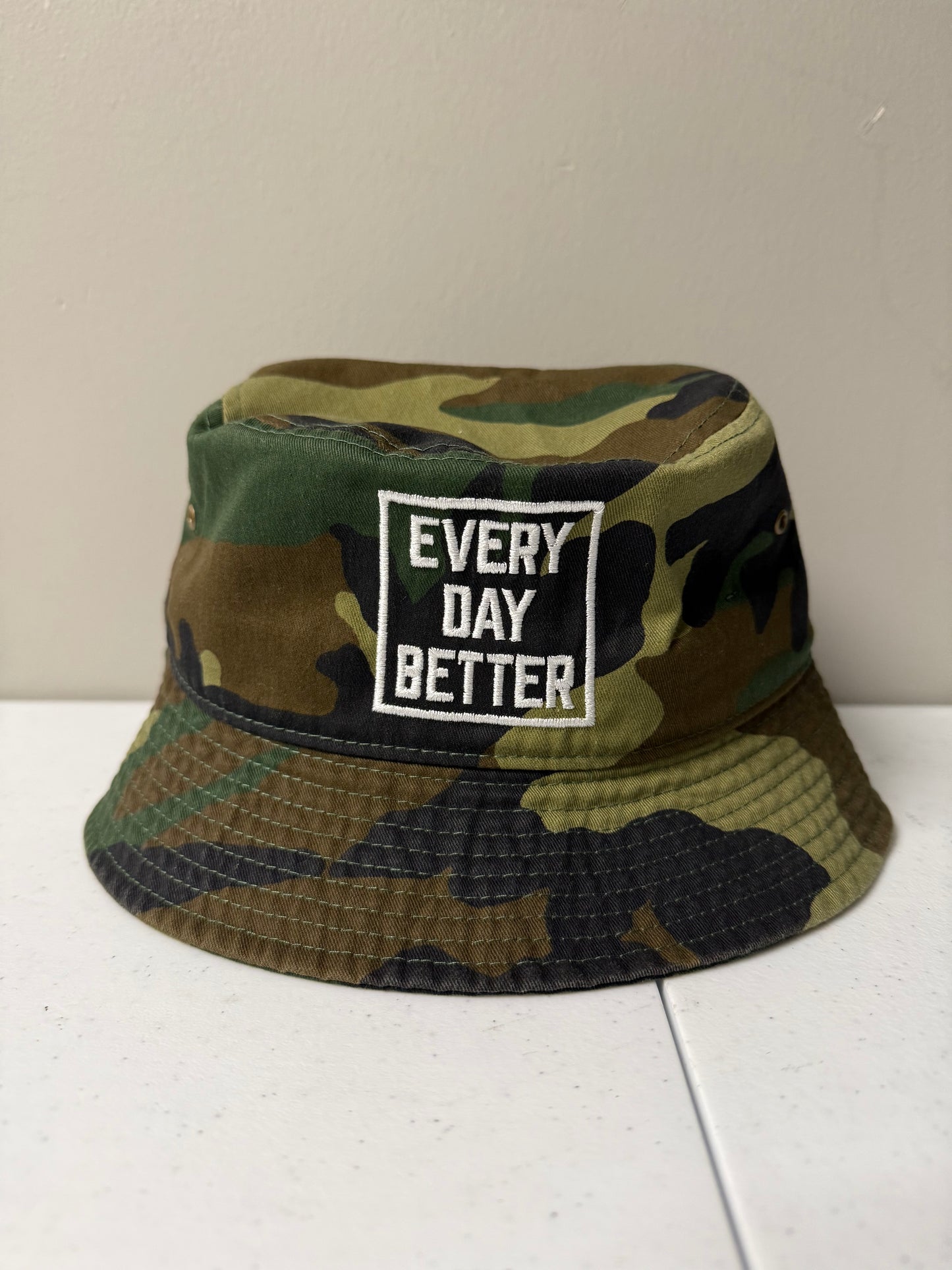 BUCKET HATS ( Box logo )